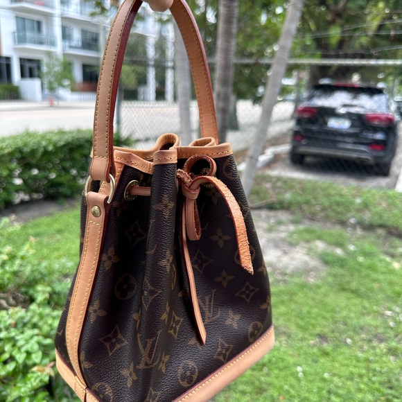 Louis Vuitton Mini Noe Bucket Bag - Picture 3 of 9